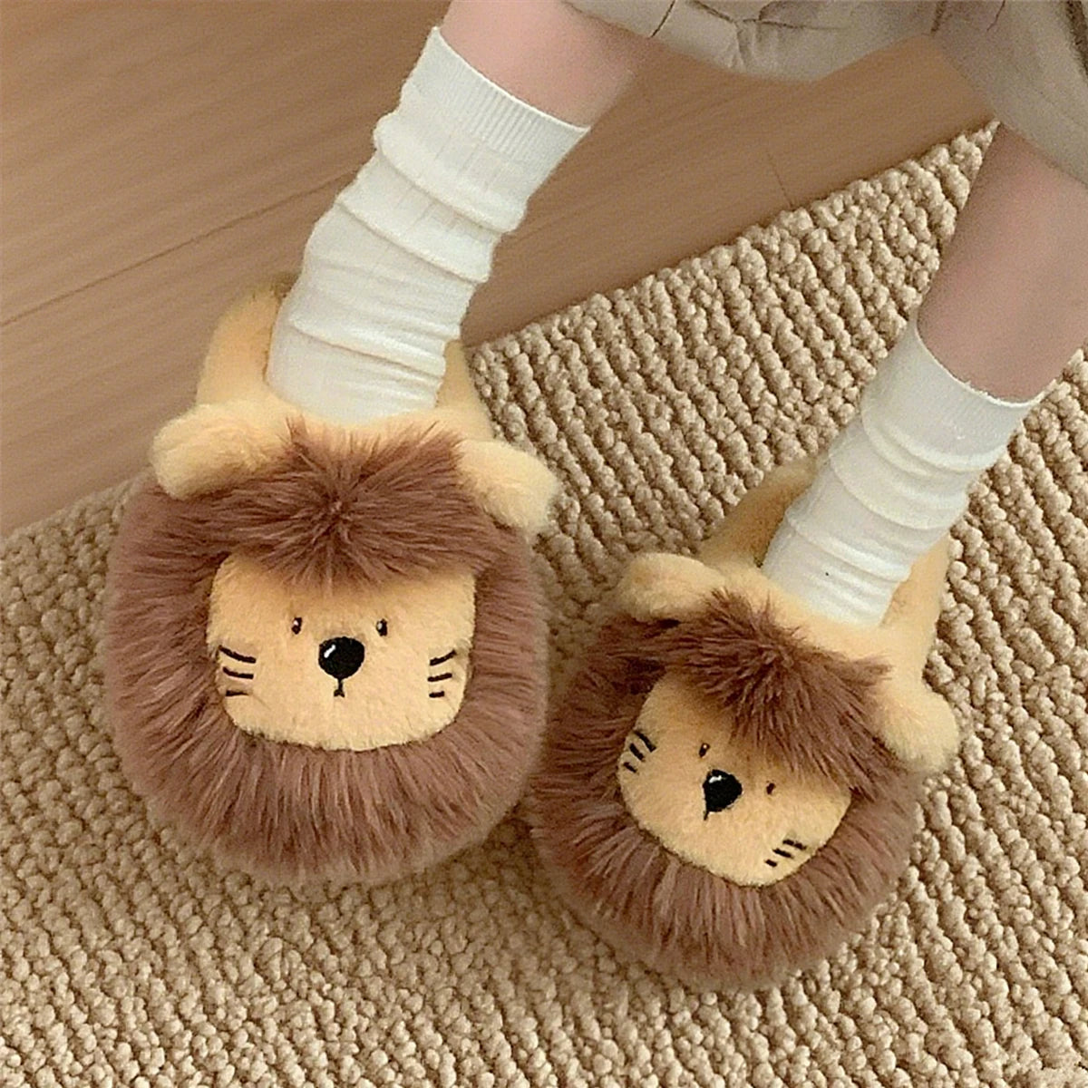 Cartoon Cute Little Lion Plush Home Shoes for Men and Women, Winter Comfortable and Warm Couple's Non-Slip Women's Cotton Slippers